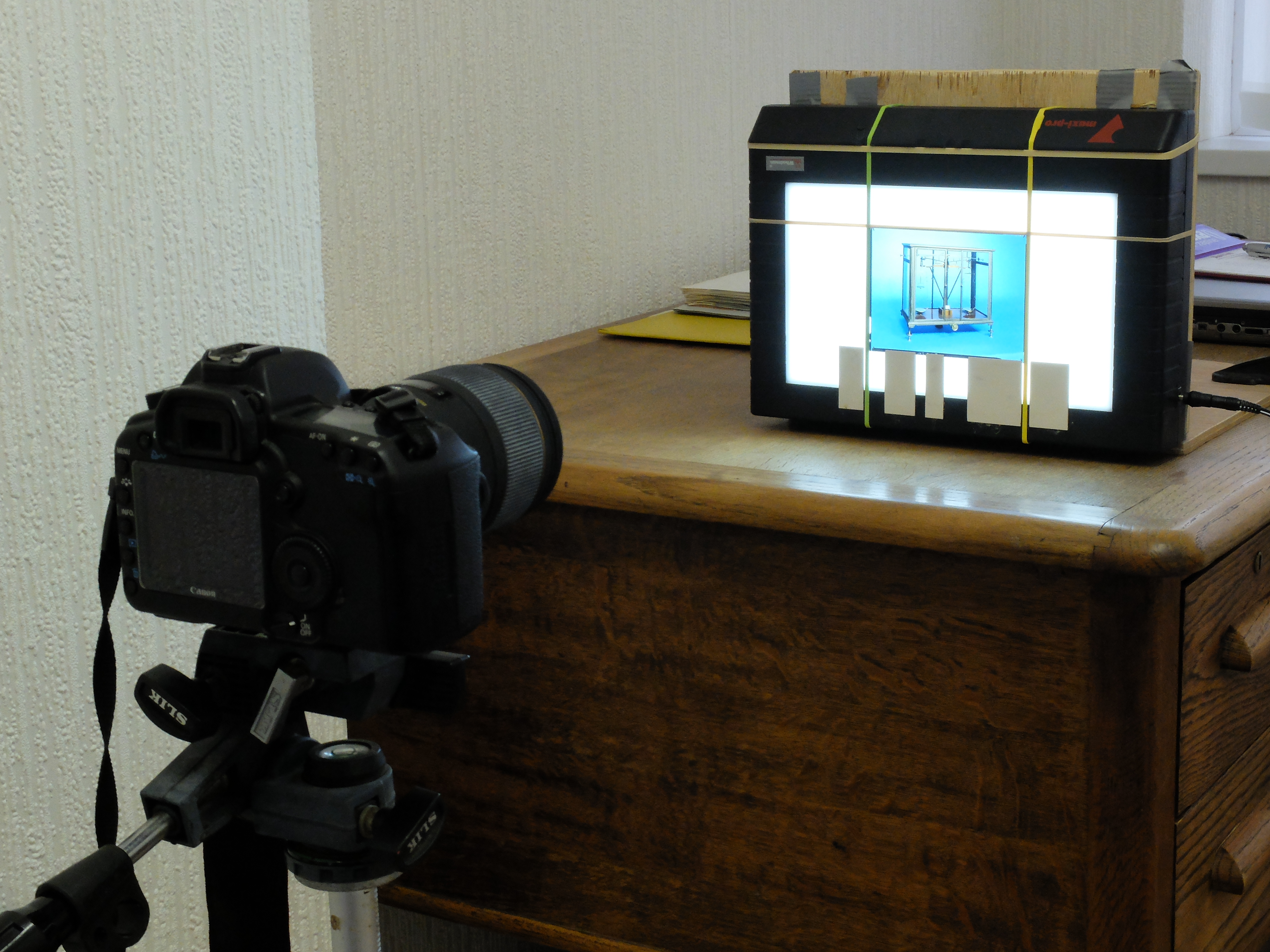 The Ultramatic model. Single-pan balance of 200 gram capacity, resolving to 0.1 mg on an optical chart. Fully weight loaded by external coloured dials, applied weight digitally displayed behind a glass screen.