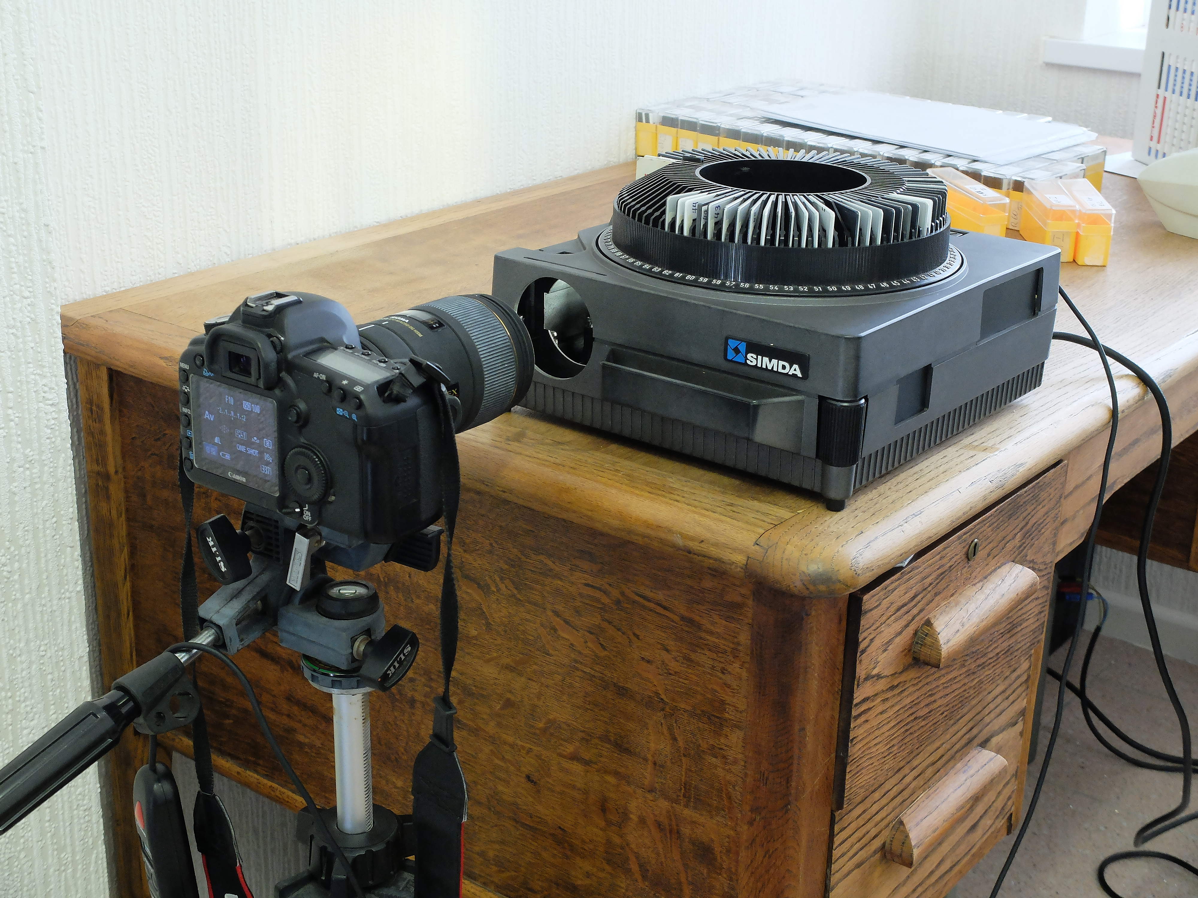 The Ultramatic CL1, which introduced the constant-load (substitution weighing) method, as per Mettler's design. Sectioned model from the Science Museum.